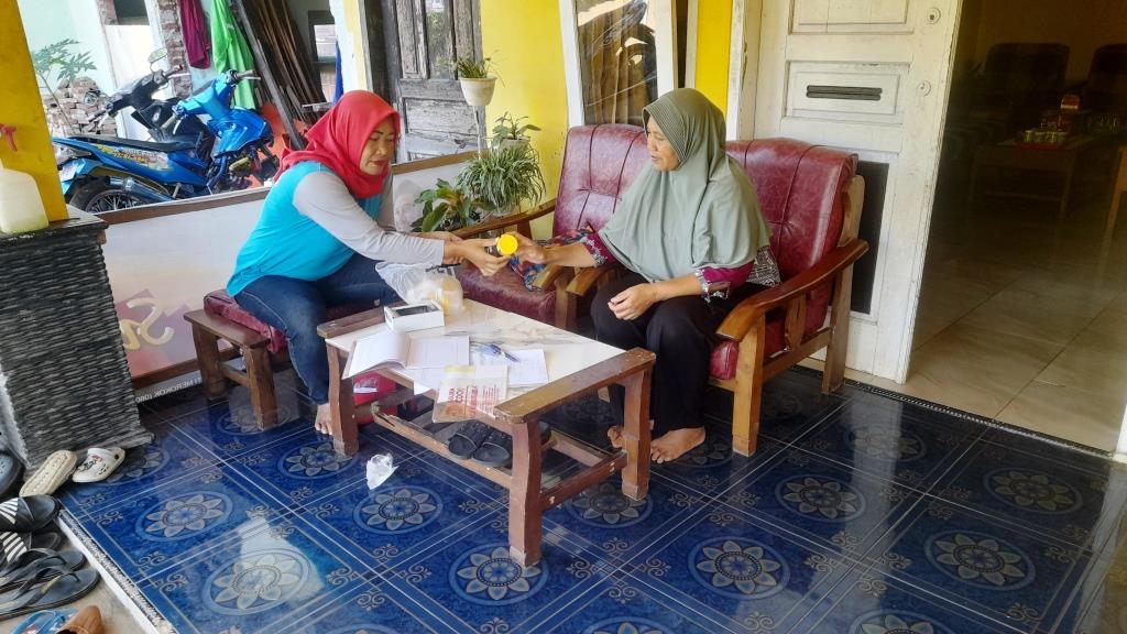 “Ketuk Pintu” di Dusun Banjarsari, Ajak Warga Cek Dahak untuk Deteksi Dini TBC